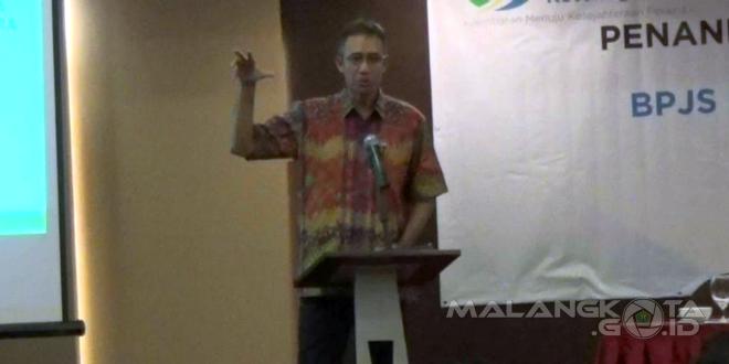Kepala Kantor BPJS Ketenagakerjaan Wilayah Jawa Timur Abdul Cholik memaparkan data kepesertaan BPJS Ketenagakerjaan, Senin (28/3)