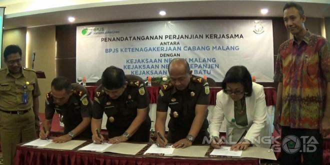 Penandatanganan kerjasama antara BPJS Ketenagakerjaan Malang dengan Kejari Malang Raya, Senin (28/3)