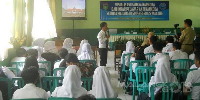 Sosialisasi bahaya narkoba di SMPN 22 Malang, Senin (28/3)