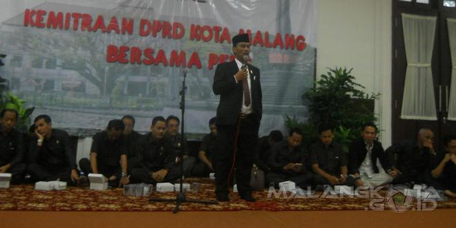 Ketua DPRD Kota Malang, Arief Wicaksono saat memberikan sambutan, Rabu (27/4)