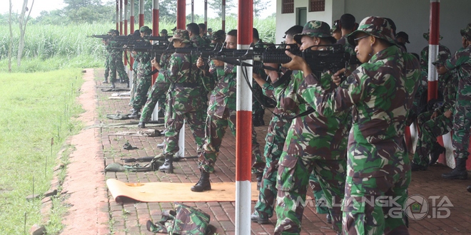 Lomba menembak dalam rangka HUT TNI AU di Lapangan Tembak Gondo Mayit Pagas Singosari Malang, Jumat (1/4)