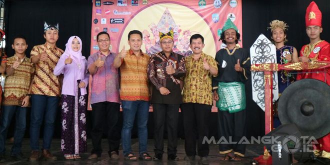 Wakil Walikota Malang Drs. Sutiaji foto bersama dengan Ikawangi Malang Raya, Jumat (29/4)