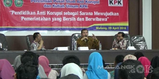 Wakil Ketua KPK, Saut Situmorang memaparkan tentang pencegahan dan penyelesaian tindak korupsi, Jumat (29/4)