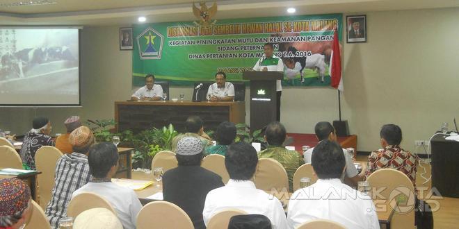 Wali Kota Malang H. Moch. Anton membuka acara Diseminasi Juru Sembelih Hewan Halal se-Kota Malang di Hotel Savana, Rabu (20/4)