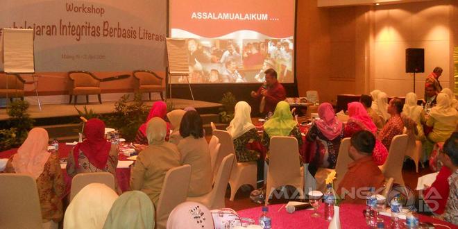Workshop Pembelajaran Integritas Berbasis Literasi di Hotel Santika Malang, Selasa (19/4)