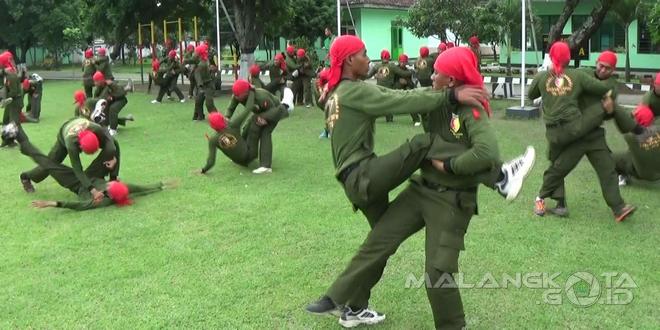 Para peserta diklat bela negara dari berbagai daerah unjuk kebolehan bela diri setelah mereka mendapat pelatihan khusus