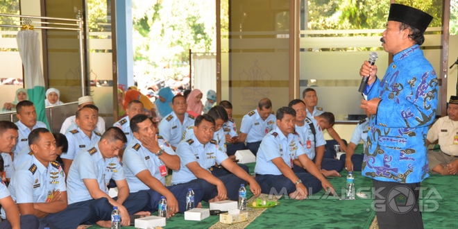 The implementation of Isra Mikraj at the Baiturracman Mosque, Abd Saleh Lanud took place solemnly, Wednesday (11/5)