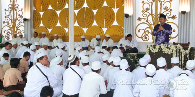 Wakil Walikota Malang Drs. Sutiaji mengajak umat muslim dan warga masyarakat untuk selalu meningkatkan ukhuwah islamiah, Sabtu (30/4)