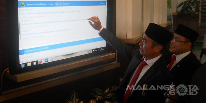Wali Kota Malang H. Moch. Anton me-launching SAMBAT Online, Minggu (20/5)