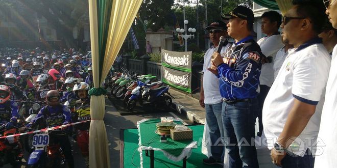 Wali Kota Malang H. Moch. Anton memberikan sambutan sebelum melepas para riders yang berpartisipasi di RAT 2016
