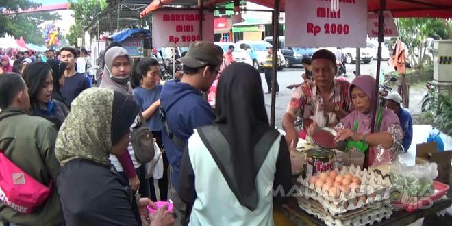 Salah satu stand di pasar takjil yang ada di Jalan Soekarno Hatta, diserbu para pembeli
