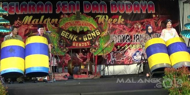 Sekda Kota Malang, Wakil Walikota Malang, Sri Hartini, dan Kepala Disbudpar Kota Malang membuka secara resmi gelaran Malang Art Week