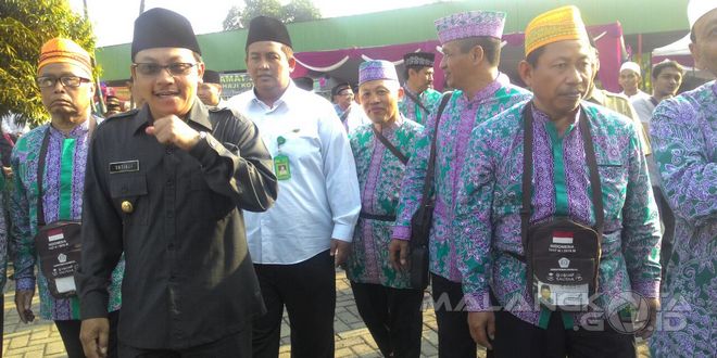 Wakil Walikota Malang Drs. Sutiaji ketika mengiringi keberangkatan CJH di lapangan Ki Ang Mor