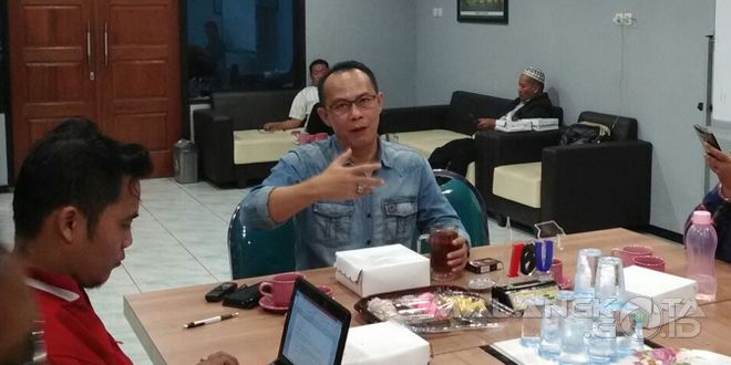 Rektor IBU Malang, Nurcholis Sunuyeko saat memberikan keterangan pers terkait konsep gelaran yang unik dan berbeda dengan pada umumnya selama ini