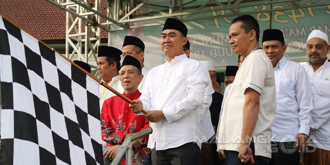 Walikota Malang H. Moch Anton memberangkatkan peserta Parade Muharam 1438 H
