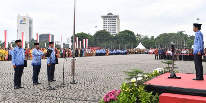 Presiden Joko Widodo ketika menjadi pembina upacara Peringatan Hari KORPRI ke-45
