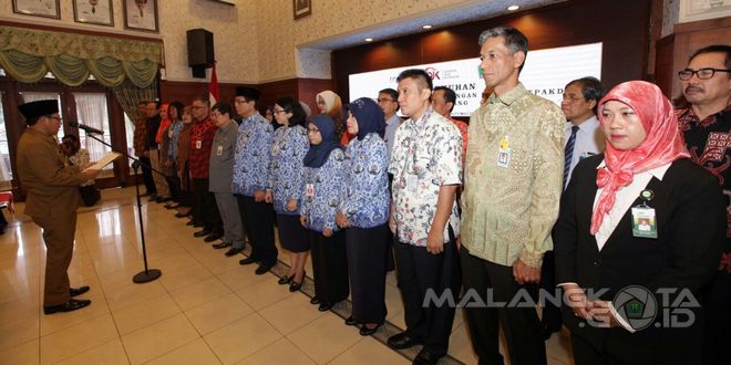 Wakil Wali Kota Malang Drs. Sutiaji mengukuhkanTim Percepatan Akses Keuangan Daerah Kota Malang
