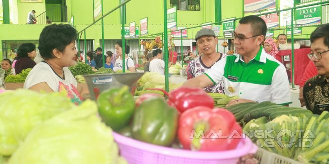 Walikota Malang H. Moch. Anton berdialog dengan pedagang di Pasar Oro-oro Dowo