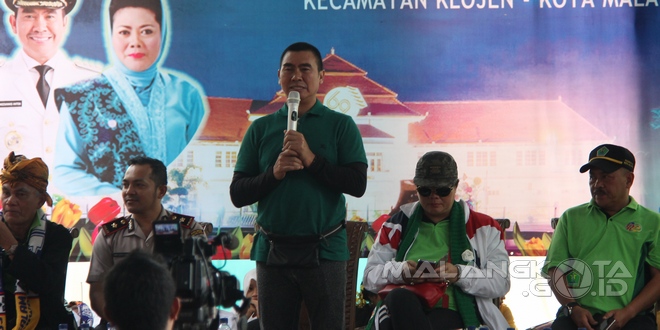 Walikota Malang H. Moch. Anton mensosialisasikan berbagai program kerjanya dalam temu warga dengan warga Kelurahan Rampal Celaket 