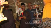 Wakil Walikota Malang Drs. Sutiaji mengunjungi salah satu stan